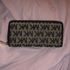 Michael Kors Jet Set Continental Wallet
